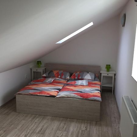 Apartment Lidicka Slavkov, 4 Person Slavkov u Brna Luaran gambar