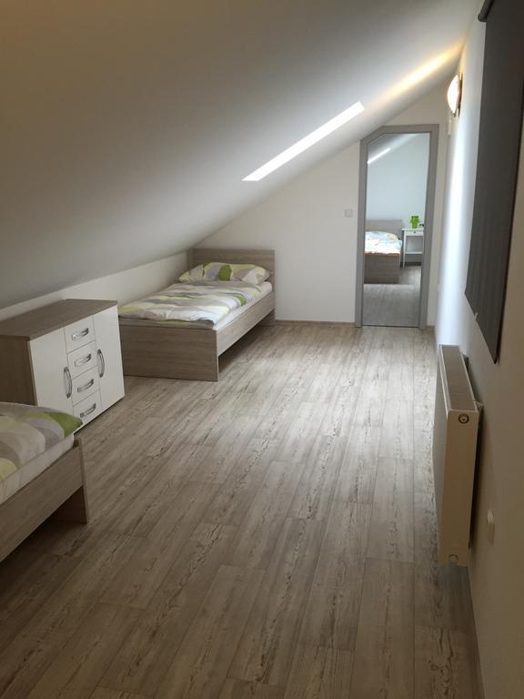 Apartment Lidicka Slavkov, 4 Person Slavkov u Brna Luaran gambar